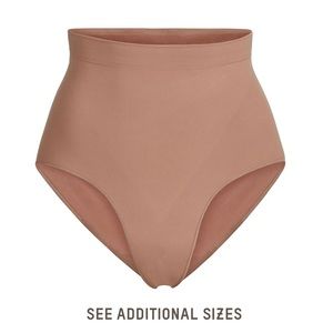 Skims mid waist brief sienna , 2x/3x